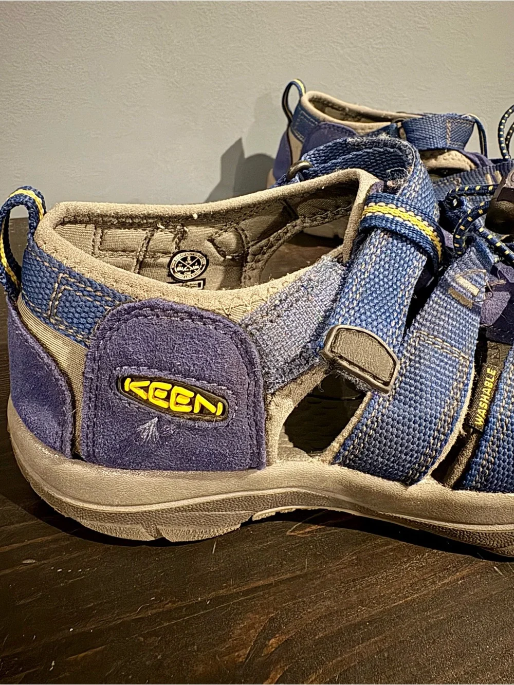 KEEN Boys Size 5 Newport H2 Waterproof Hiking Sport Sneaker Sandals Blue Gray